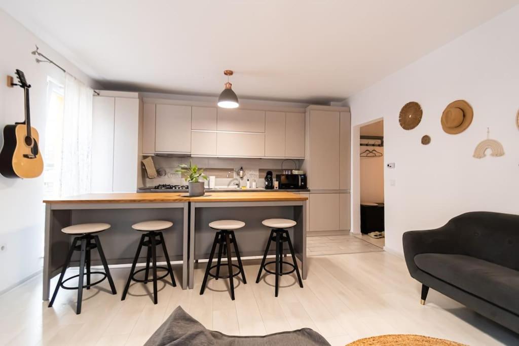 Arte - 2 Bedroom Apartment Near Coresi Mall With Free Parking Brasov Exterior photo