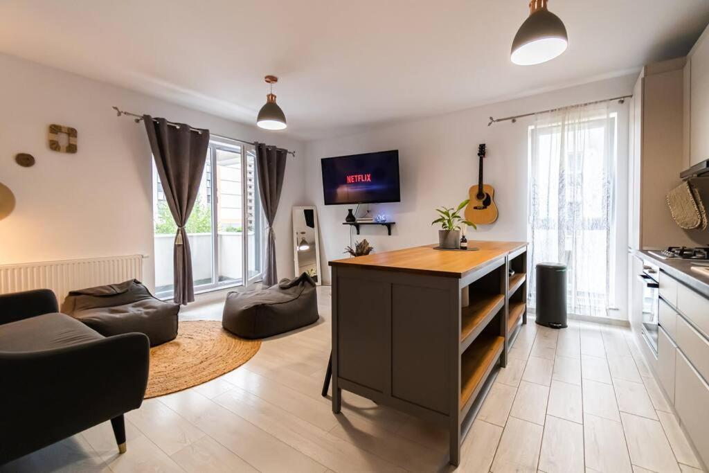 Arte - 2 Bedroom Apartment Near Coresi Mall With Free Parking Brasov Exterior photo